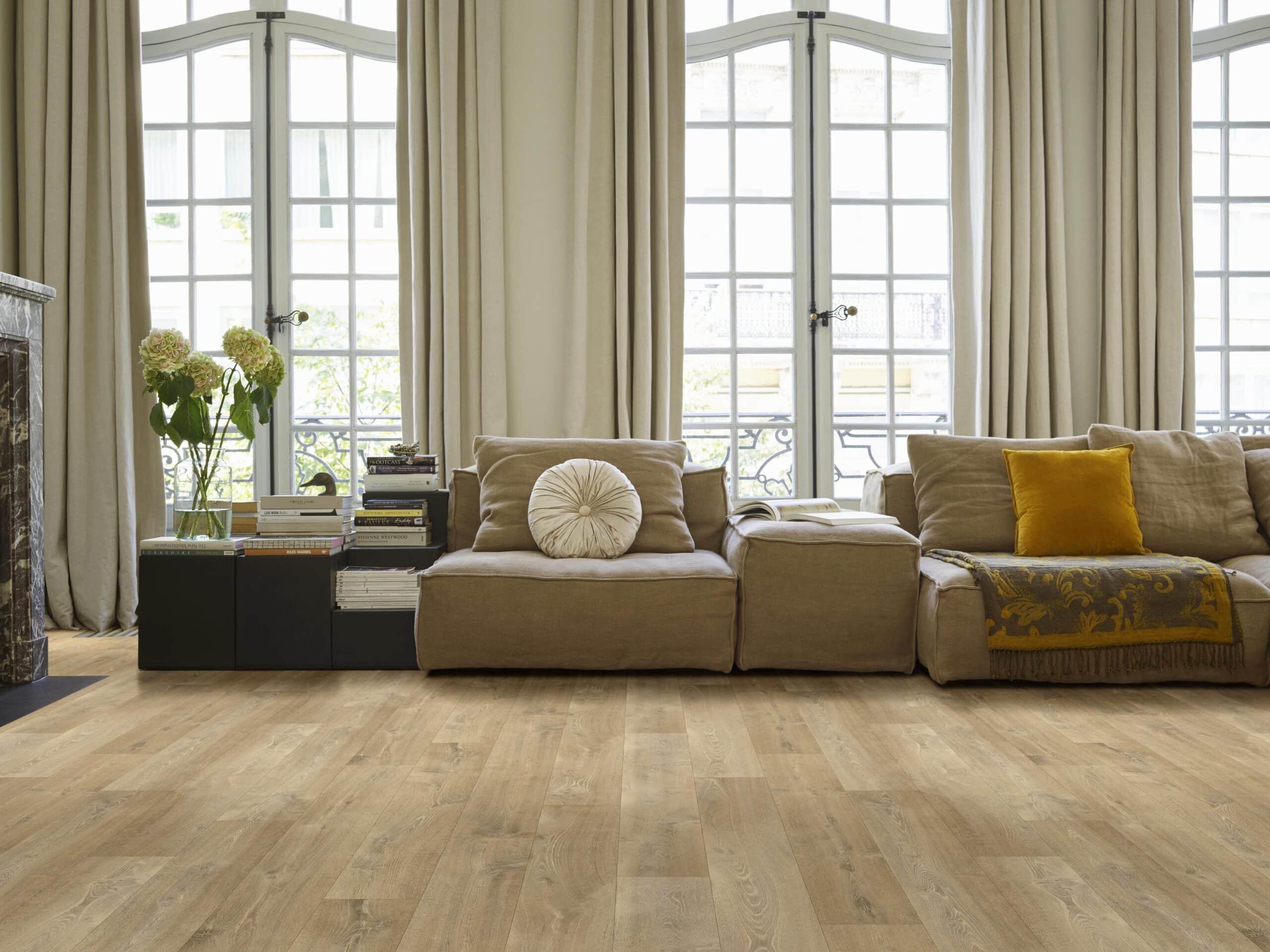 Dasos Sheet Vinyl – English Oak in a living room