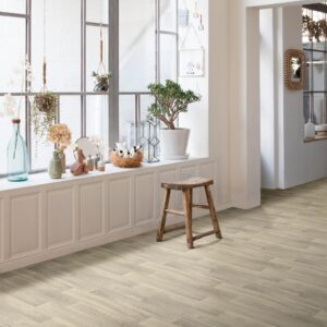 Juno Sheet Vinyl – American Oak in a hallway