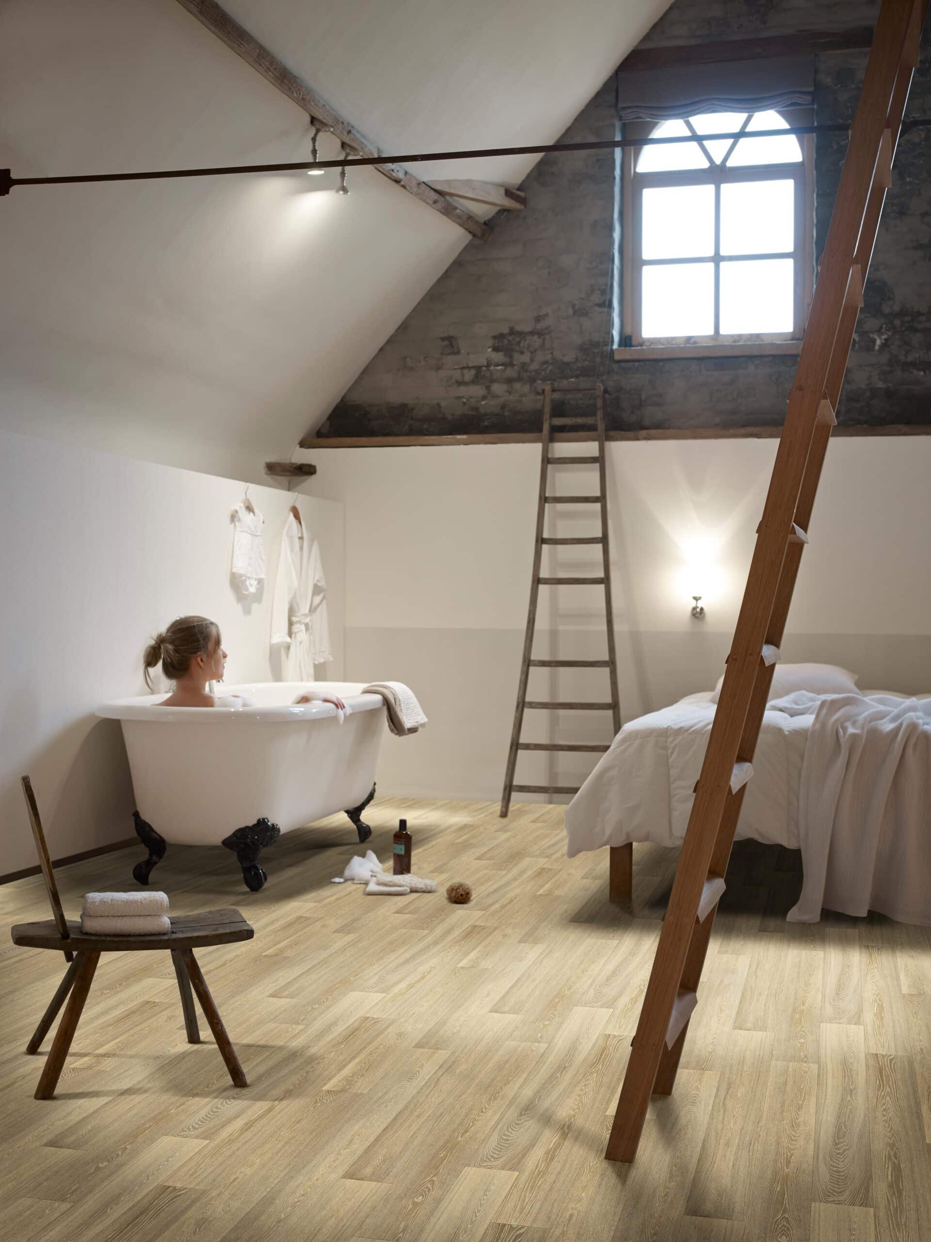 Juno Sheet Vinyl – English Oak in a bathroom