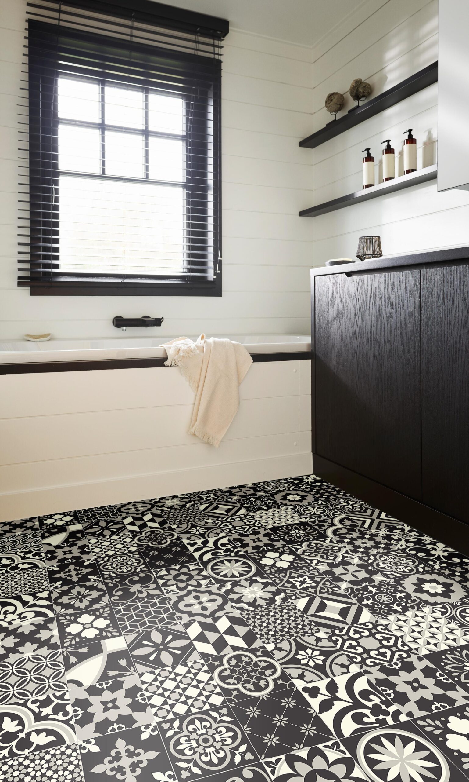 Kefi Sheet Vinyl – Art Deco Floral in a bathroom